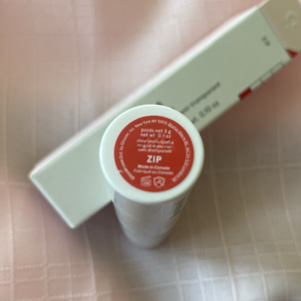 Glossier Generation G Sheer Matte Lipstick in ZIP - Picture 9 of 9